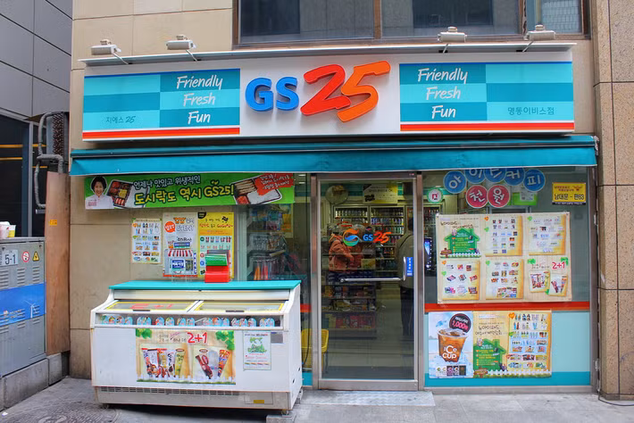 Không chỉ có vậy, GS25 còn bán hộp đồ ăn trưa tại cửa hàng. Ý tường mới lạ này cũng giúp GS25 thu về lợi nhuận đáng kể. Ảnh: Wander &amp; Blossom.