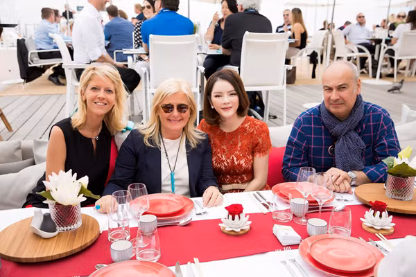 Bữa tiệc được tổ chức tại một khách sạn 5 sao nằm trên bãi biển Majestic. Ảnh: Báo đất việt.