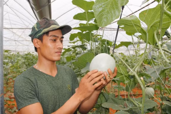 Thi đại học không đậu, chàng thanh niên trẻ tuổi Lê Văn Vượng (thôn Thủy Tú 2, xã Vĩnh Tú, Vĩnh Linh, Quảng Trị) quyết định lên đường nhập ngũ. Ảnh: Dân Việt.