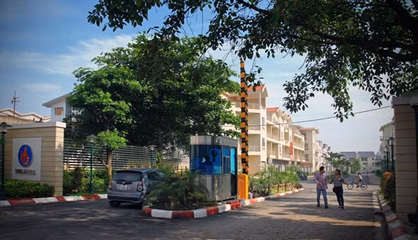 Trong quá trình xây dựng, dự án này được cho là chi phí phát triển dự án không đúng quy định gây thất thu ngân sách nhà nước. Chủ đầu tư chưa thực hiện nghĩa vụ tài chính của phần diện tích hơn 4.665 m2 là nhà trẻ, đất công cộng và bãi đỗ xe.