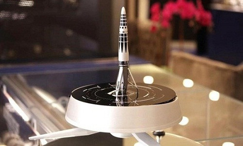 Bút máy hình tên lửa 20.000 USD (454 triệu đồng) sẽ là món quà Giáng sinh hoàn hảo cho các doanh nhân. Ảnh: CNBC.