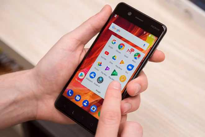 Nokia 5 (4,26 triệu): Nokia 5 có thân kim loại nguyên khối và mặt kính cong 2,5D. Máy dùng màn hình 5,2 inch, chip Snapdragon 430, RAM 2 GB và bộ nhớ trong 16 GB. Camera 13 MP và máy ảnh selfie 8 MP.