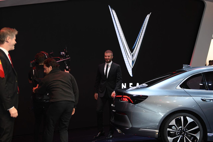 Và cũng không quên đến ngắm chiếc Sedan Lux A2.0 sang trọng.