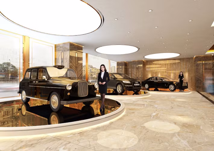 Đặc biệt hơn, chú trọng vào đáp ứng các nhu cầu, thú chơi sành điệu, trung tâm thương mại của Sunshine Center là không gian trưng bày đá quý, nữ trang cao cấp, các showroom siêu xe như Rolls-Royce Phantom Dragon, Bentley, Maybach và nhiều dòng xe sang trọng khác…