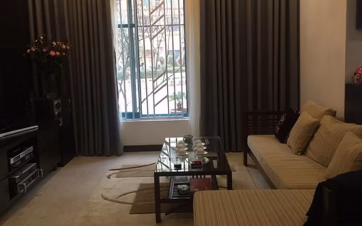 Phòng khách được thiết kế giản tiện, nhẹ nhàng.