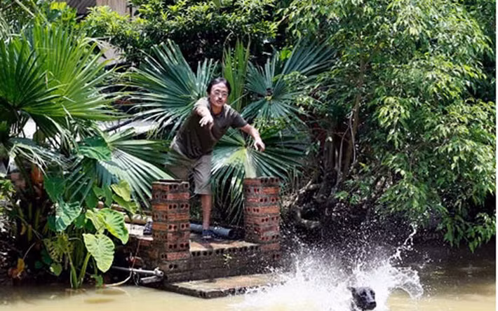 Giang Còi tâm sự, anh giống như một người nông dân khi tự trồng cây, đào ao nuôi cá, nuôi chó, nuôi gà, nuôi chim bồ câu...