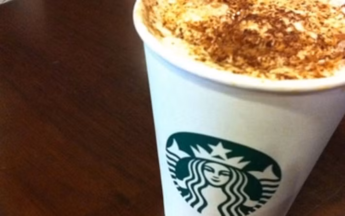 Trong khi đó, giá trung bình của một cốc cà phê Starbucks ở Mỹ chỉ 2,75 USD.