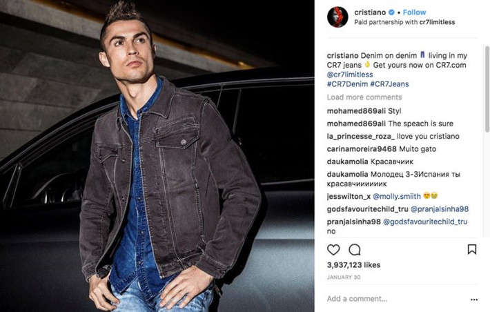 Anh cũng ra mắt thương hiệu thời trang riêng – CR7 – bán đủ thứ từ quần jeans, đồ lót cho tới nước hoa.