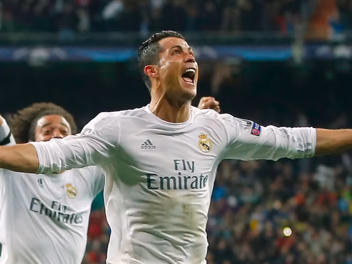 Với hợp đồng khủng tại câu lạc bộ Real Madrid, Ronaldo được trả 61 triệu USD lương và thưởng trong năm ngoái. Nếu Ronaldo rời Madrid, câu lạc bộ tiếp theo sẽ phải trả 1 tỷ USD để có được ngôi sao này.
