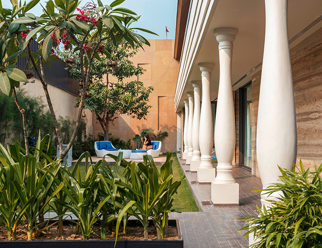 Không gian ngoài trời dành cho gia đình, đặc biệt là để phụ nữ chuẩn bị công việc vào những lễ hội đặc biệt.