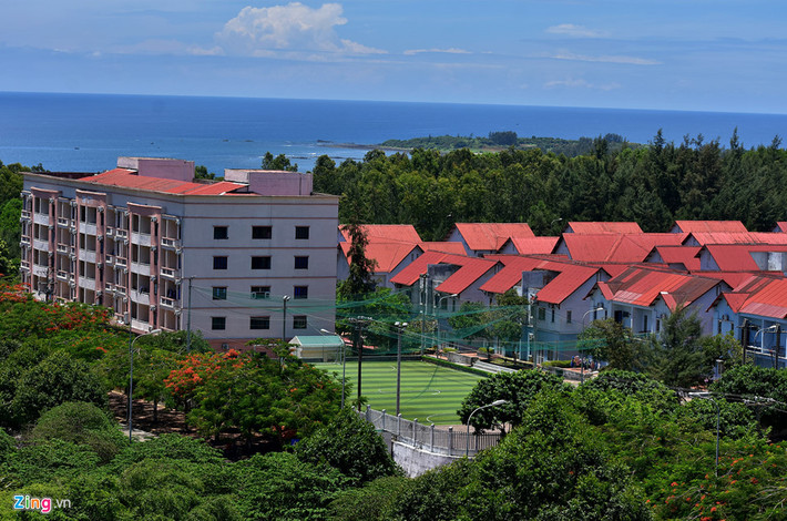 Khu đô thị Vạn Tường từng được kỳ vọng là khu trung tâm dịch vụ, tài chính thương mại và du lịch vùng phía Đông Bắc tỉnh Quảng Ngãi và khu vực miền Trung; là đô thị kết hợp các khu sinh thái bảo tồn thiên nhiên; là khu dân cư, chuyên gia phục vụ Khu kinh tế Dung Quất.