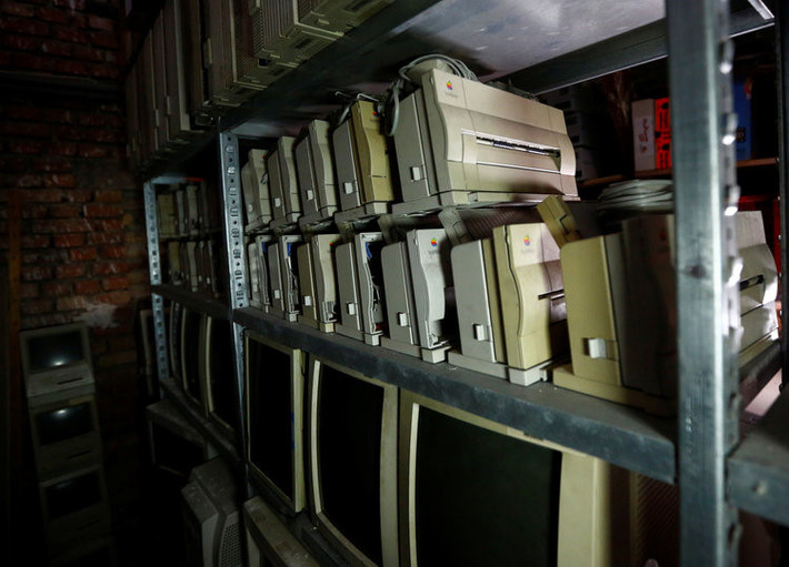 Khi được hỏi sẽ làm gì nếu không ai mua lại, Borsky cho biết anh buộc phải phá bỏ tất cả bởi không còn đủ khả năng thuê nhà kho.