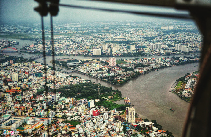 Khu vực một phần bán đảo Thanh Đa, quận Bình Thạnh, phía xa là 2 cây cầu Bình Triệu, Bình Lợi mới, giao cắt quốc lộ 13 và đường Phạm Văn Đồng, quận Thủ Đức.