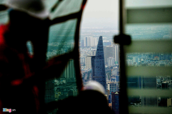 Nhìn từ tòa nhà cao nhất Việt Nam, tòa tháp Bitexco cao 269 m trở nên nhỏ bé. Đây là công trình cao thứ 4 trong các cao ốc ở Việt Nam hiện nay, xếp sau Landmark 81, Keangnam Hanoi Landmark Tower và Lotte Center Hanoi. Tại thời điểm khánh thành năm 2010, Bitexco Financial Tower với 68 tầng cao thứ 110 thế giới.