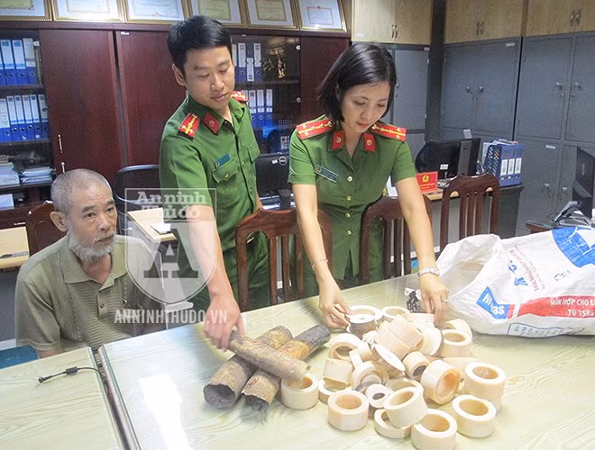 Tại nhà của đối tượng Lê Chí Thuận (SN 1960), tổ công tác đã thu giữ được 87kg vật phẩm nghi là ngà voi