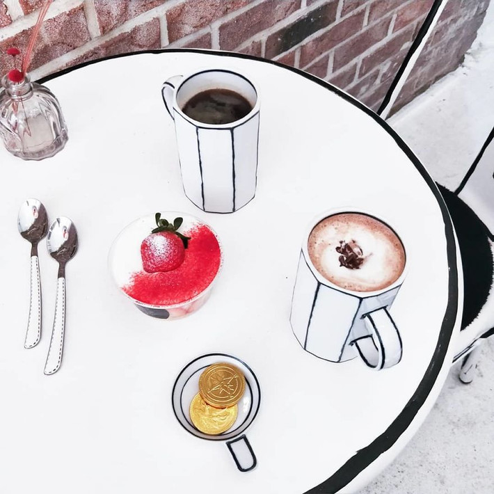 Giống như bước vào thế giới hoạt hình, những khách hàng sẽ vô cùng bất ngờ trước những đường kẻ tưởng như đơn giản nhưng tạo hiệu ứng thị giác mạnh mẽ.