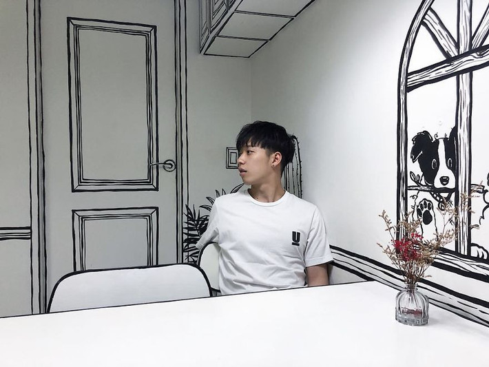 Góc chụp ảnh "sống ảo" ưa thích của nhiều bạn trẻ khi đến quán cà phê.