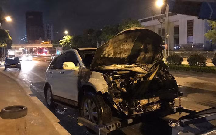 Khoảng một giờ đồng hồ sau đó, lực lượng cứu hộ đã nhanh chóng đưa cả hai chiếc xe ra khỏi hiện trường để đảm bảo giao thông khu vực không xảy ra ùn tắc.