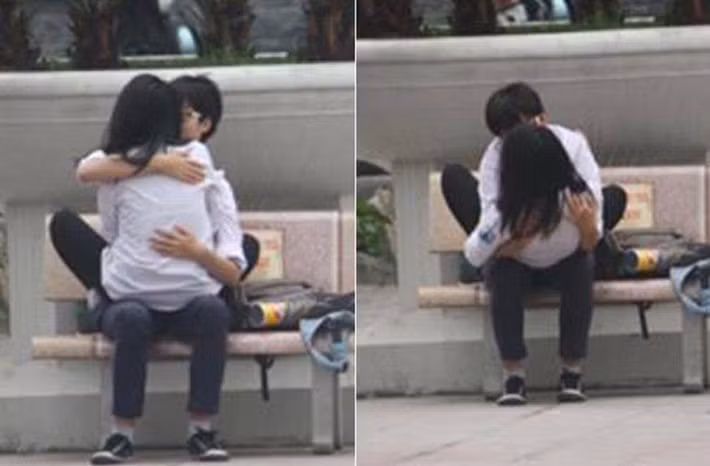 Trước đó, năm 2016, hình ảnh cặp đôi trai gái đang khoác trên mình áo đồng phục học sinh thản nhiên âu yếm nhau tại sân 34T (Trung Hòa - Nhân Chính, Hà Nội) cũng từng "gây bão" dư luận. Điều đáng nói thời điểm cặp đôi “mân mê” nhau thì xung quanh có rất nhiều người lớn nhưng cả hai vẫn rất vô tư.