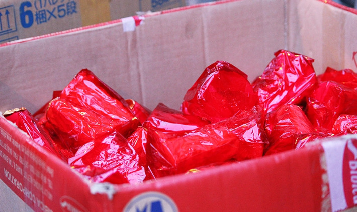 Ngoài chuối, chùa Phúc Khánh còn chuẩn bị bánh oản để phát lộc.