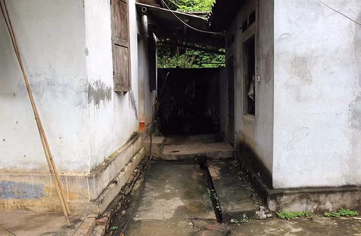 Theo ông Sáu, chính quyền địa phương sẽ di dời các hộ dân khỏi vùng nguy hiểm đến nơi an toàn và triển khai chính sách giúp người dân ổn định cuộc sống. Dự kiến đến hết ngày 8/8, cơ quan chức năng địa phương sẽ di dời hết người dân và tài sản đến nơi an toàn.