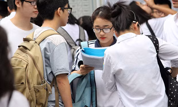 Trong sáng nay, các thí sinh sẽ làm bài môn Ngữ văn, thời gian là 120 phút.