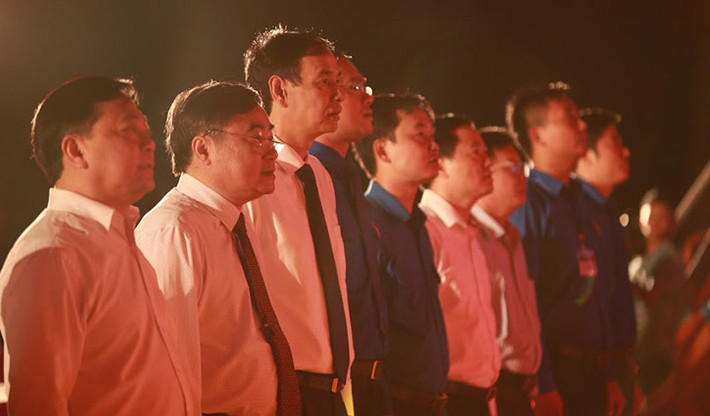 Các lãnh đạo Đảng, Nhà nước, Trung ương, TP Hà Nội, mẹ Việt Nam anh hùng, các cựu chiến binh và gần 1.000 đoàn viên, thanh niên đến tham dự lễ tri ân các anh hùng liệt sĩ.