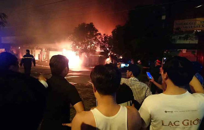 Liên quan tới vụ cháy trên, trao đổi nhanh với PV lãnh đạo UBND huyện Hoài Đức cho biết, các cơ quan chức năng đang phối hợp kiểm tra hiện trường để xác định nguyên nhân cụ thể và có đánh giá về thiệt hại.