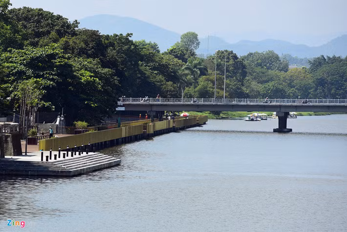 Công trình được khởi công từ đầu năm 2018, nằm trong dự án xây dựng mạng lưới kết nối hệ thống tuyến đường đi bộ phía nam sông Hương do Tổ chức KOICA (Hàn Quốc) tài trợ không hoàn lại 100%.