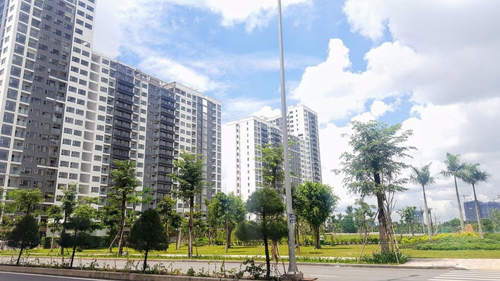 Dự án New City nằm trên trục đường Mai Chí Thọ, con đường chính của Khu đô thị mới Thủ Thiêm, cách hầm Thủ Thiêm gần 1km. Dự án do Công ty TNHH Xây dựng thương mại Thuận Việt đầu tư. Theo thiết kế, New City được xây dựng trên khu đất rộng 2.7 ha, mật độ xây dựng 24.8%, bao gồm 4 khối nhà: Venice, Babylon, Hawaii và Bali cao từ 26-29 tầng. Ảnh: batdongsanhungthinh.com.vn.