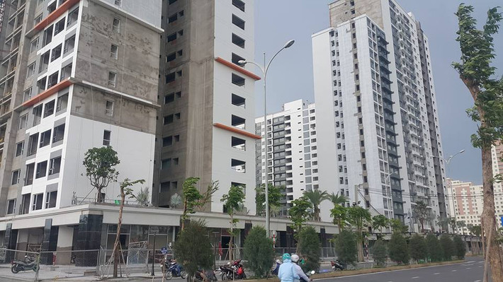 Chủ đầu tư cũng đồng ý đưa quỹ nhà bán thương mại và nộp tiền sử dụng đất cho Nhà nước theo giá thị trường. Theo Sở Xây dựng TP.HCM, hiện dự án này mới chỉ rao hàng, nhận đặt chỗ của khách hàng chứ chưa đủ điều kiện bán nhà. Ảnh: canhonewcitythuthiem.com.vn.