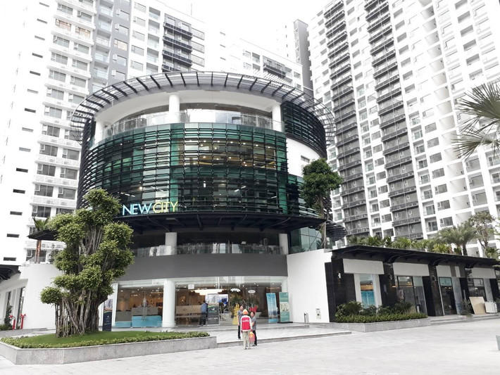 Theo ghi nhận của Thời Đại, hiện ở khu vực tầng trệt của dự án, nhiều cửa hàng tiện ích, cà phê, thức ăn nhanh đã tổ chức hoạt động. Ảnh: canhonewcitythuthiem.com.vn.