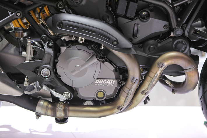Tuy nhiên, động thải này được Ducati giải thích là để Monster 821 2018 phù hợp với tiêu chuẩn khí thải Euro4.