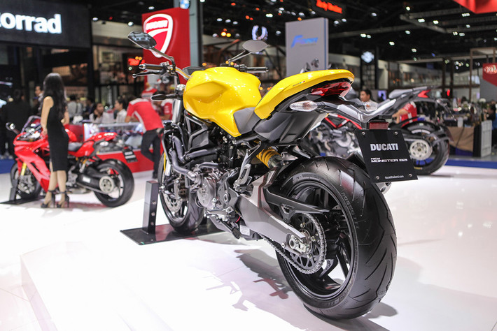 Tại thị trường Châu Âu, Ducati Monster 821 2018 có giá bản bắt đầu từ 12.000 USD.