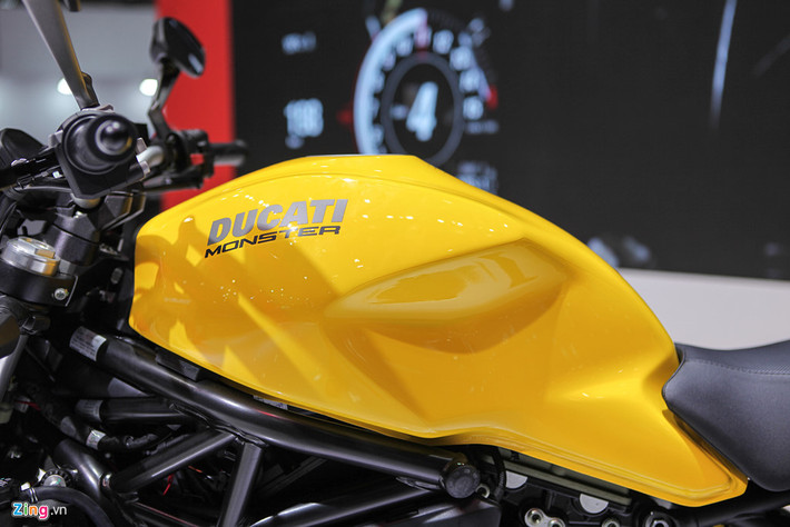 Một số tính năng hiện đại được trang bị cho xe gồm: Hệ thống kiểm soát bướm ga điện tử - Riding by Wire, hệ thống sang số nhanh - Quickshifter, hệ thống kiểm soát lực kéo 8 cấp – DTC, hệ thống phanh chống bó cứng ABS 3 cấp…