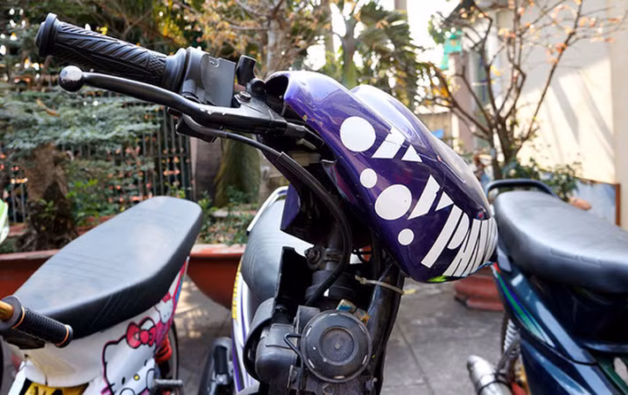 Những chiếc xe "quái dị" vừa bị CSGT tiêu hủy.