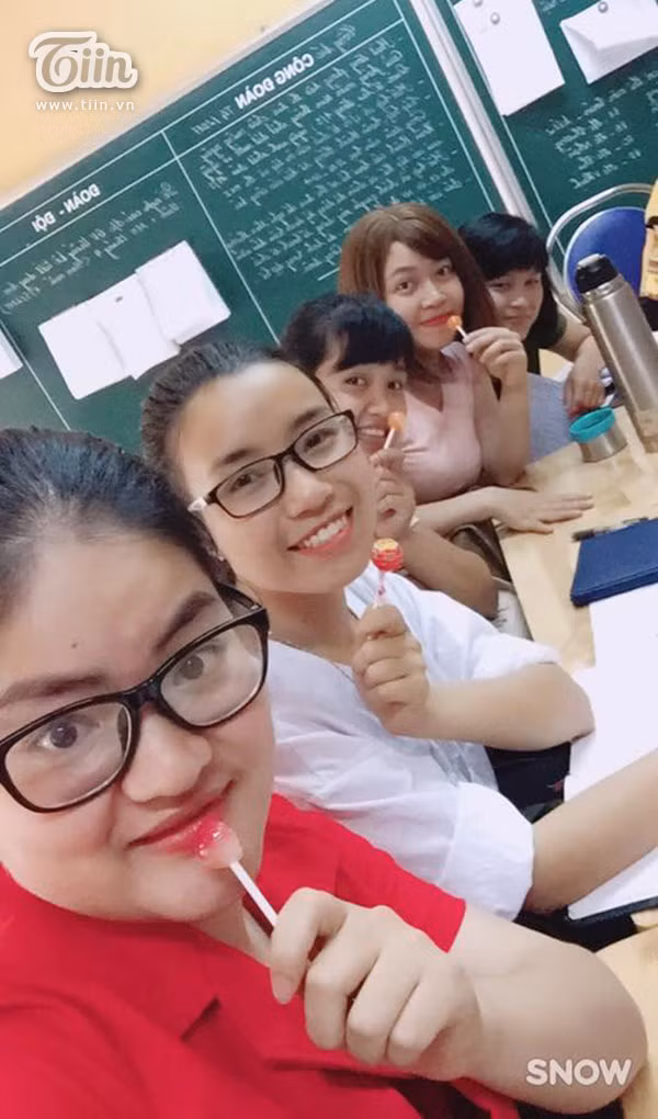 Hơn 1 năm qua, nụ cười, sự lạc quan, tấm lòng của cô đã khiến bao người yêu thương. Chúng ta sẽ mãi nhớ những điều tử tế ấy.