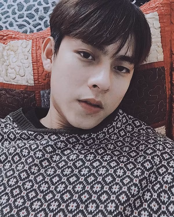 Cùng ngắm nhìn những khoảnh khắc đời thường cực 'cool' của chàng hot boy gây bão mạng này nhé.