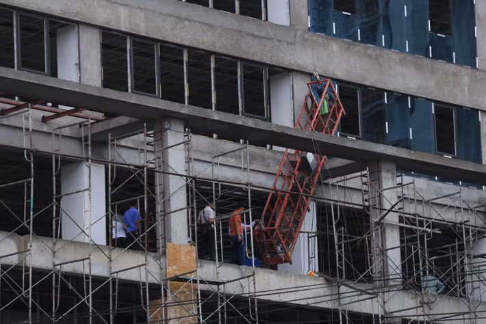 Được biết, dự án do Công ty xuất nhập khẩu và đầu tư Sao Mai làm chủ đầu tư. Công ty đầu tư và phát triển Tây Hồ là đơn vị thi công. Ảnh: Vietnamnet.