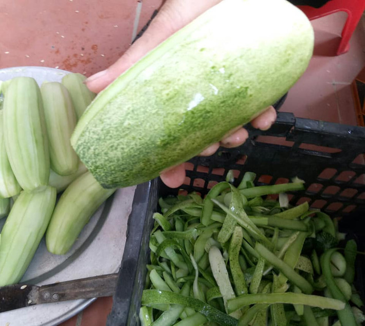 Tại thị trường Hà Nội, dưa mèo được bán với giá phổ biến ở mức 25 - 30.000 đồng/kg. Với mức giá này, dưa chuột Mèo cao gấp từ 3 đến 4 lần so với dưa chuột thường vốn được bán từ 7 -10.000 đồng/kg. Ảnh: Báo Lai Châu.