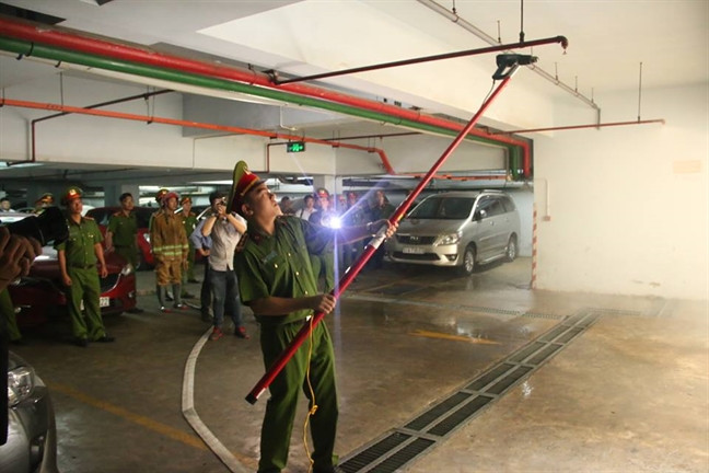 Máy bơm chữa cháy dự phòng của chung cư không được đặt ở chế độ khởi động tự động; van họng chữa cháy bị hư hỏng; Chung cư chưa được mua bảo hiểm cháy nổ theo quy định... Ảnh: Phụ nữ online.