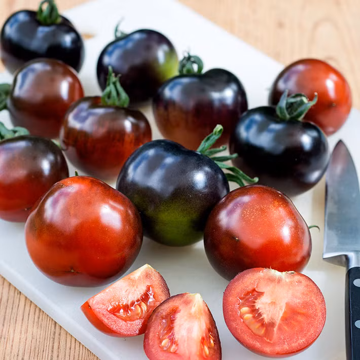 Cũng giống như cà chua thông thường, cà chua đen có thể chế biến theo nhiều kiểu như: xào, nấu canh, ăn sống, làm salad...Ảnh: Wexthuset.
