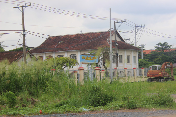 Quần thể Giáo xứ Thủ Thiêm - Dòng Mến Thánh giá Thủ Thiêm, nơi có tuổi đời gần 180 năm cũng sẽ là "hàng xóm" của nhà hát 1.500 tỷ đồng.