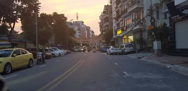 Dư luận cũng đã từng xôn xao với “bức tường” trên phố Nam Đồng (quận Đống Đa) có giá 1,5 tỷ. Ảnh: Internet.