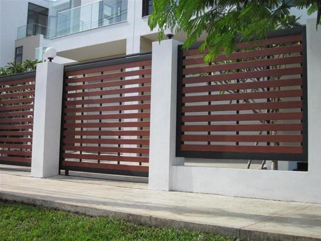 Sử dụng gỗ nhân tạo làm tường rào được xem là giải pháp hoàn hảo cho không gian ngoại thất của ngôi nhà bạn thêm sang trọng và đẳng cấp. Ảnh: Vatlieuxaydung.