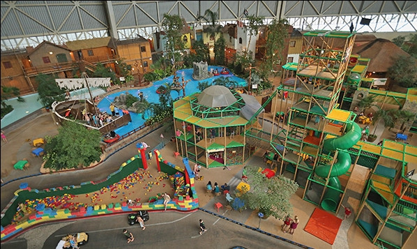 Kinh doanh tại các khu vui chơi giải trí Nhiều gia đình có con nhỏ nếu không có điều kiện đi du lịch sẽ lựa chọn các khu vui chơi giải trí như công viên nước, vườn bách thú, công viên… để cho trẻ vui chơi. Ảnh: Winam.