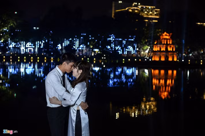 Chụp ảnh cưới vào trước ngày Valentine là món quà anh Dinh (Ninh Bình) dành tặng cho nửa kia của mình.