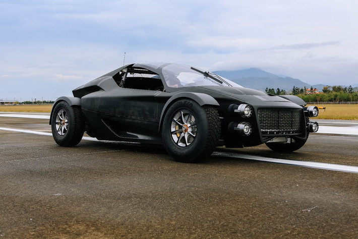 Nhà sáng lập kiêm giám đốc điều hành Hồng Dụ Quân phát biểu: "Miss R không chỉ là thú vui tiêu khiển, mà còn là nền tảng R&amp;D, từ đó Xing Mobility có thể đổi mới công nghệ xe điện tiên tiến. Xing cho biết họ đang hợp tác với các đối tác thương mại và công nghiệp trên khắp thế giới để áp dụng công nghệ của mình cho hệ thống xe buýt thành phố, dịch vụ xe chia sẻ, thiết bị xây dựng và tàu thuyền, xe vận tải.