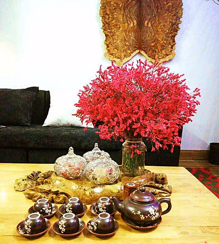 "Nhiều lần hai vợ chồng xảy ra bất đồng quan điểm vì mình thích cầu toàn và tỉ mỉ, luôn muốn mọi thứ trong căn nhà trở nên sinh động nhất, trong khi, chồng mình lại thích sự đơn giản. Thế nhưng sau đó, cả 2 vợ chồng laị nhanh chóng hòa giải và chung tay xây dựng tổ ấm đẹp nhất", chị Lan tâm sự.