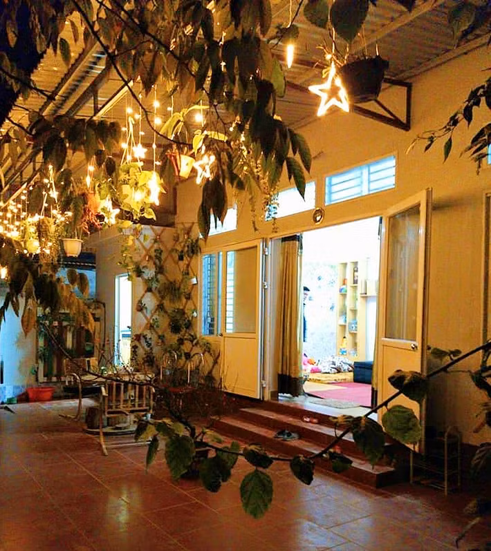 Bởi ngôi nhà giúp gia đình chị được sống hoà mình vào thiên nhiên trong lành.